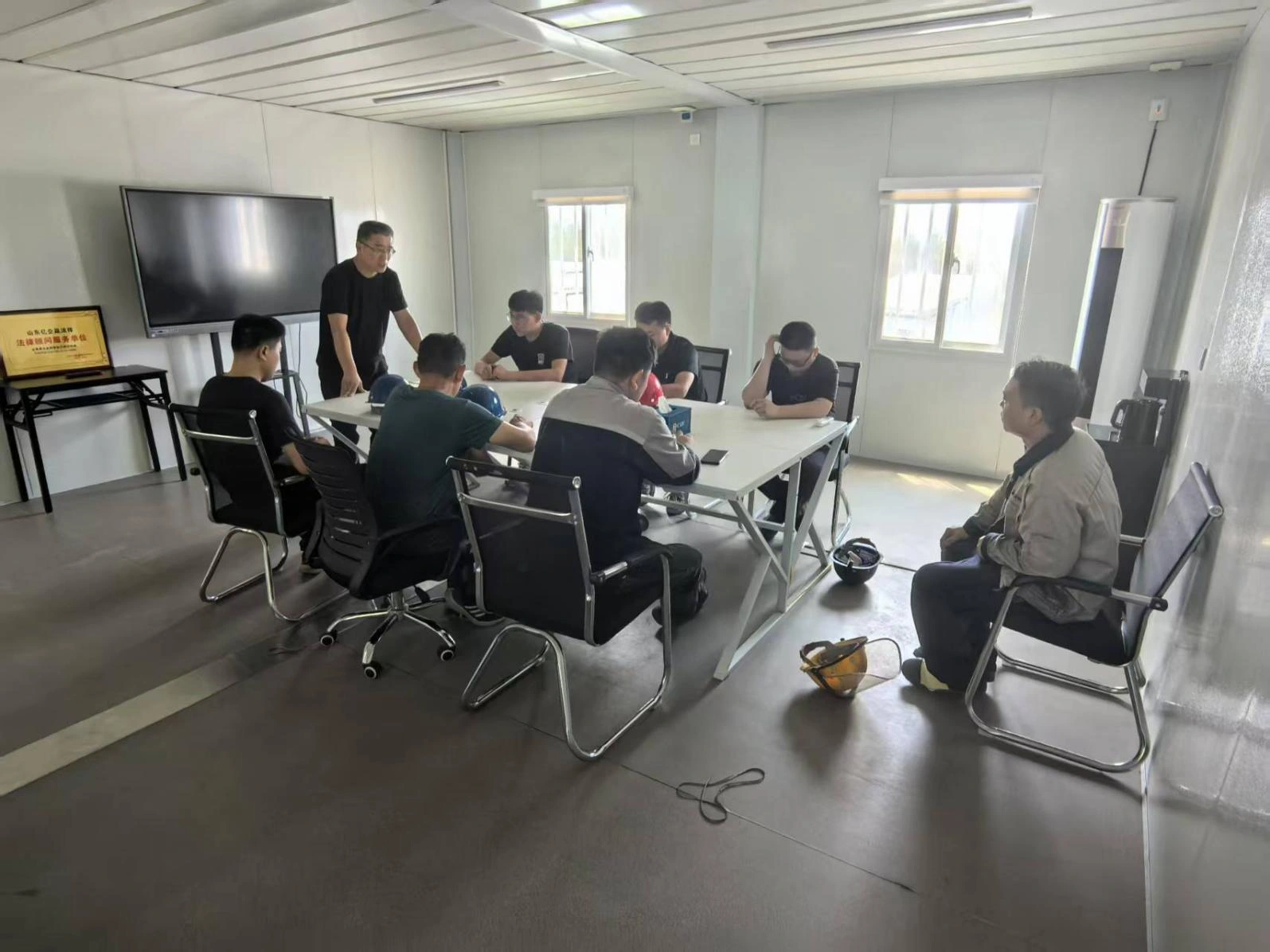 Укрепление основания безопасности на рабочем месте со специализированным обучением безопасности для лидеров команд